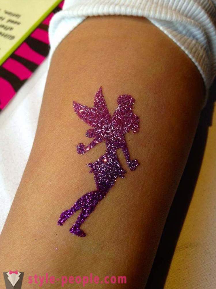 Čo je to trblietky-tetovanie? Ako urobiť tetovanie.