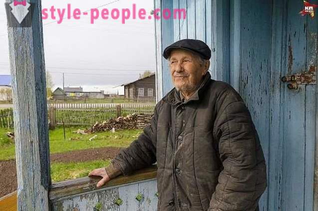 85-ročný učiteľ dediny nazhromaždil na dom, ale on dal peniaze na siroty