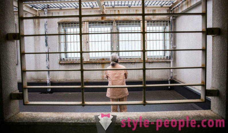 Staršie Japonci majú tendenciu k miestnemu väzenia