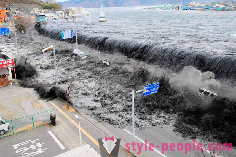Pobrežie Japonska, cunami poškodené v roku 2011, chránené 12-metrovej stene
