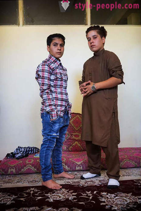 Prečo sú vznesené ako chlapcov v Afganistane, niektoré dievčatá