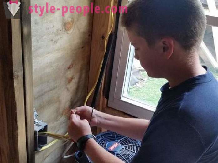 13-ročný chlapec staval seba dom