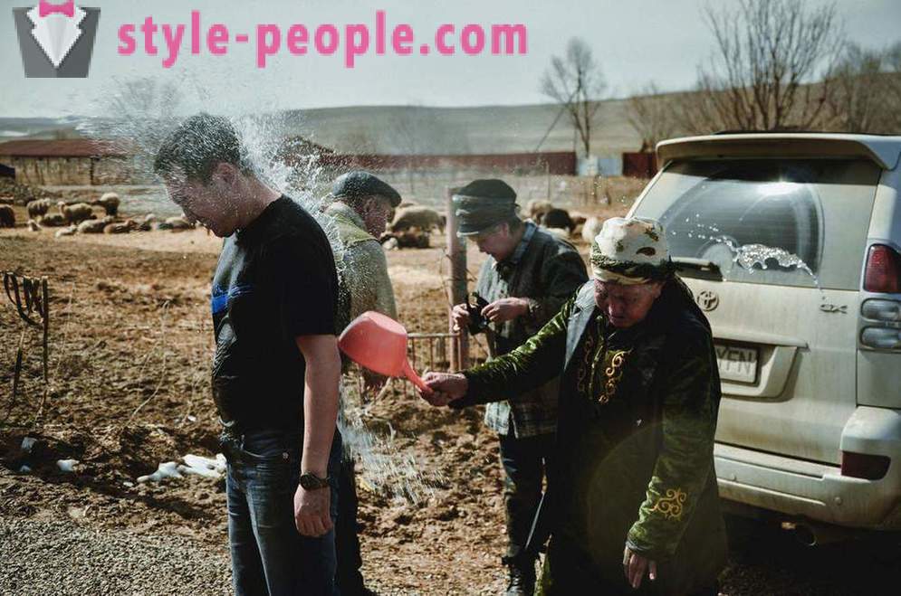 West fotograf strávil dva mesiace na návšteve kazašskej šamana