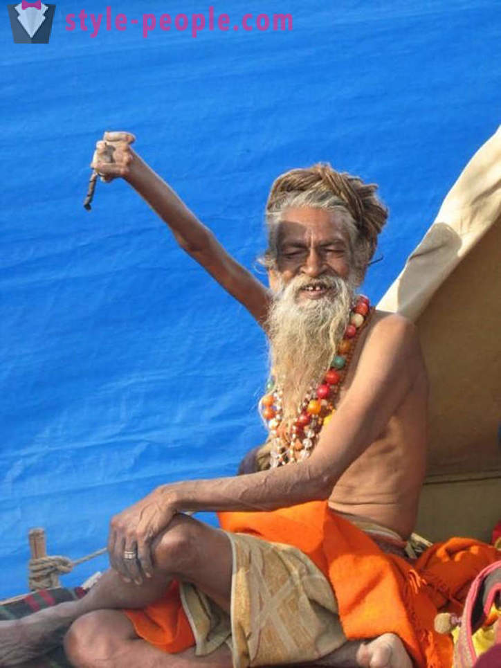 Hindu drží ruku tu počas 43 rokov