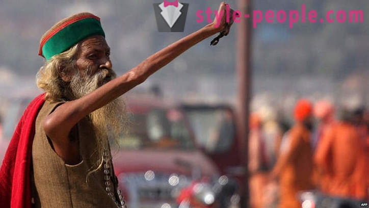 Hindu drží ruku tu počas 43 rokov