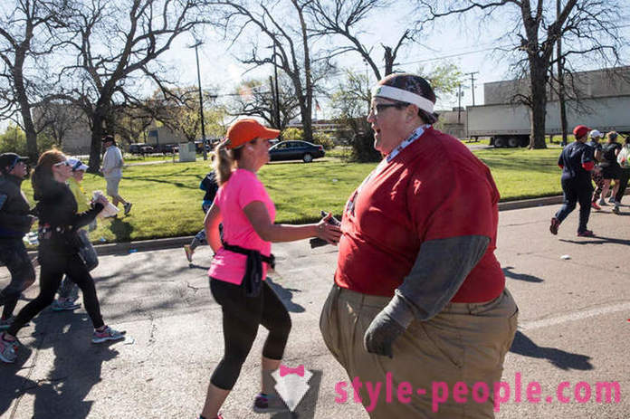 Bežať bez zastavenia: muž s hmotnosťou 250 kg inšpiruje ľudí svojím príkladom