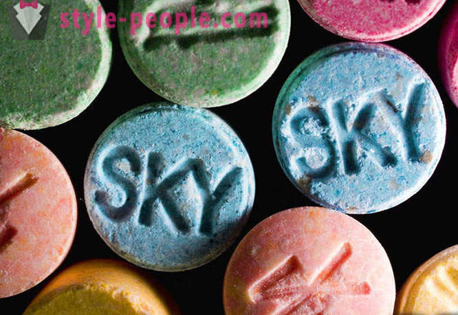 Že 9 najobľúbenejších škodlivých látok, vrátane alkoholu, LSD a kofeín robiť s mozgom