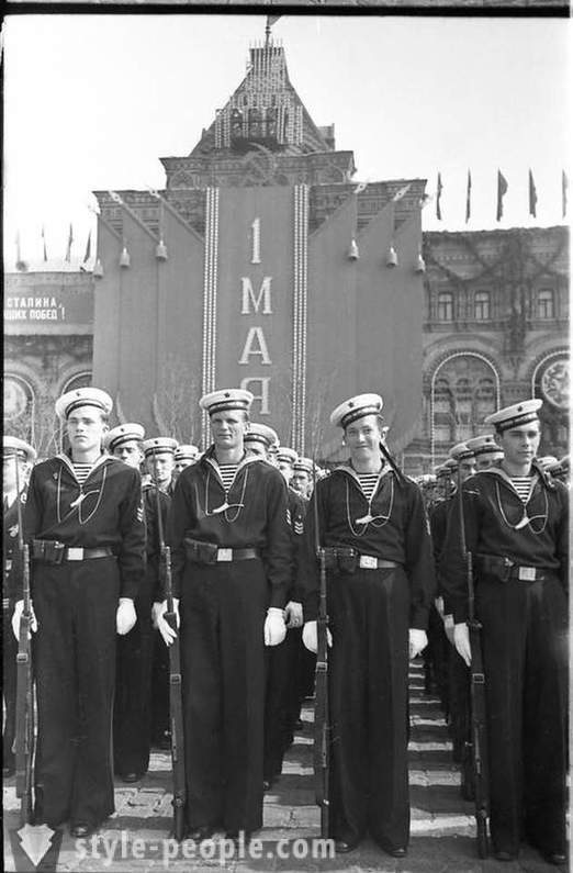 Sprievod na Červenom námestí 1. mája 1951