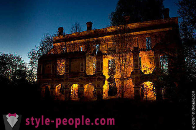 Nočná hliadka - atmosférické obrazy opustených budov