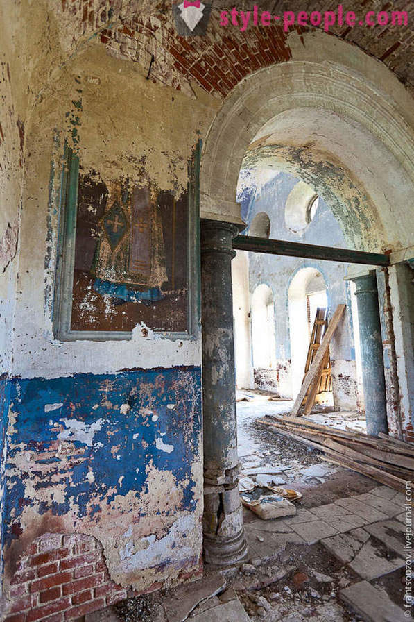 Opustených kostolov a fresky v regióne Lipetsk