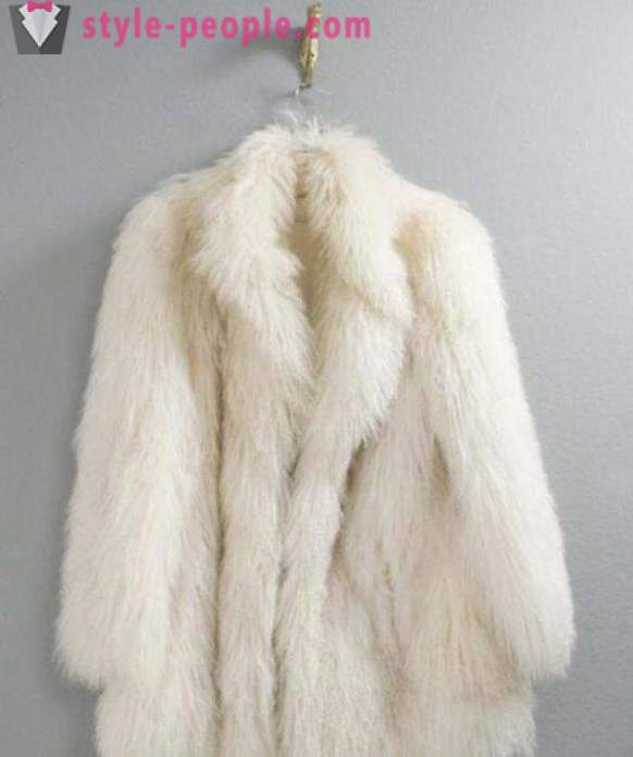 Štýlový biely plášť: rysy, modely