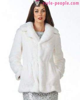 Štýlový biely plášť: rysy, modely
