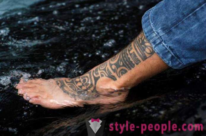 Ponúka tetovanie pre mužov pešo