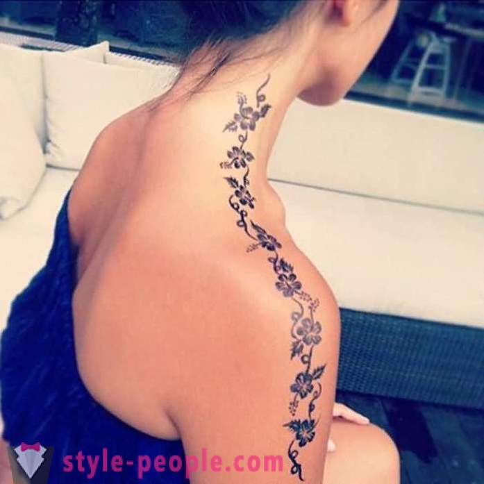 Krásne tetovanie pre dievčatá na ramene