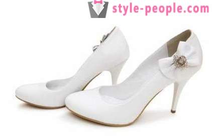 Biele topánky pre módy