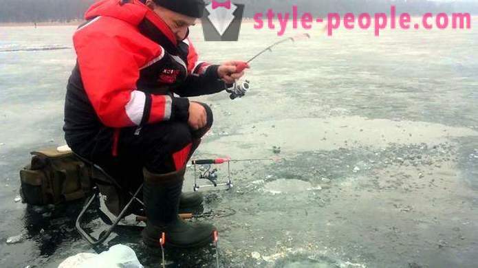 Pleskáč rybárčenie v zime: jemnůstky pre začínajúcich rybárov