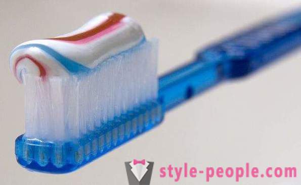 Ako doma bielenie nechtov? Ako odľahčiť svoje nechty s vaňou a zubná pasta?