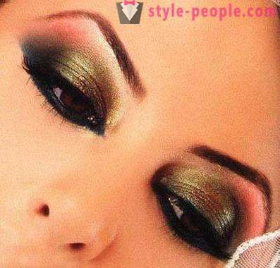Arabčina make-up ako spôsob, ako upozorniť na svojej príťažlivosti a sexuality